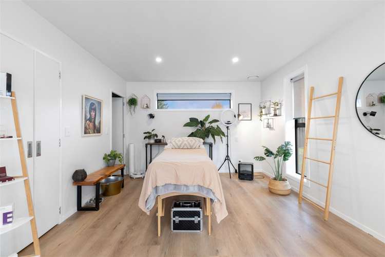 31 Kingfisher Crescent Albert Town_9