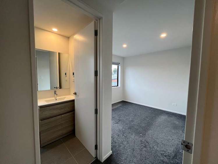 6 Te Rorea Lane Mount Roskill_13