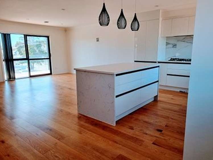 2/2 Marion Avenue Mount Roskill_4