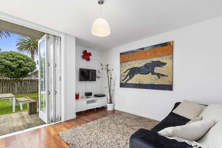 8 Hargreaves Street Mount Cook_5