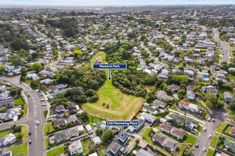 1/10 Mannering Place Hillcrest_17