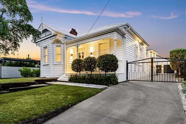 Face-off in Onehunga: Buyers who pushed auction forward raise price of villa to $2.395m