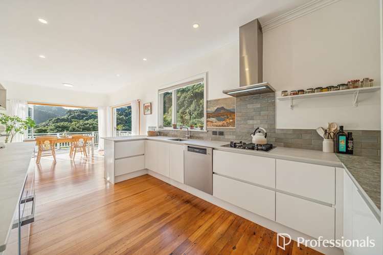 31 Walter Road Lowry Bay, Eastbourne_8