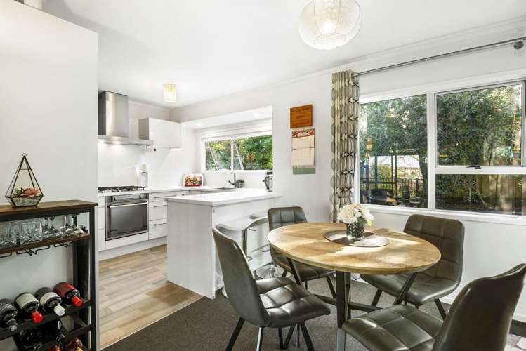 1/6 Phillipa Place Browns Bay_9