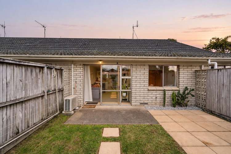 2/48 Byron Street_0