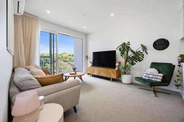 LIVE LIKE YOU’RE ON HOLIDAY. $839,000