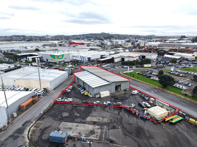 Road front industrial with yard options
