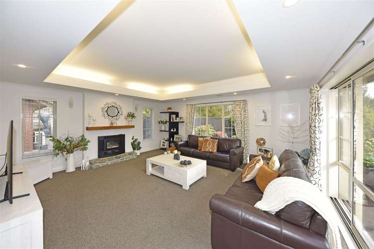 9 Strathmore Gardens Burwood_10