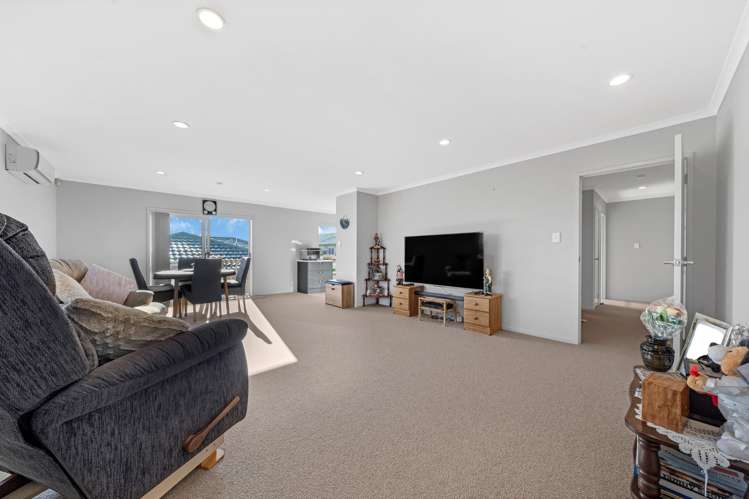 25/8 Village Place Tuakau_1