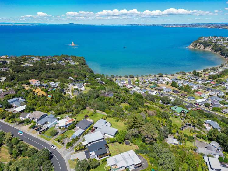 29 Roberts Road Matakatia_21