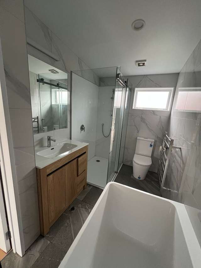 Modern design 4 bedroom house with outdoor decking