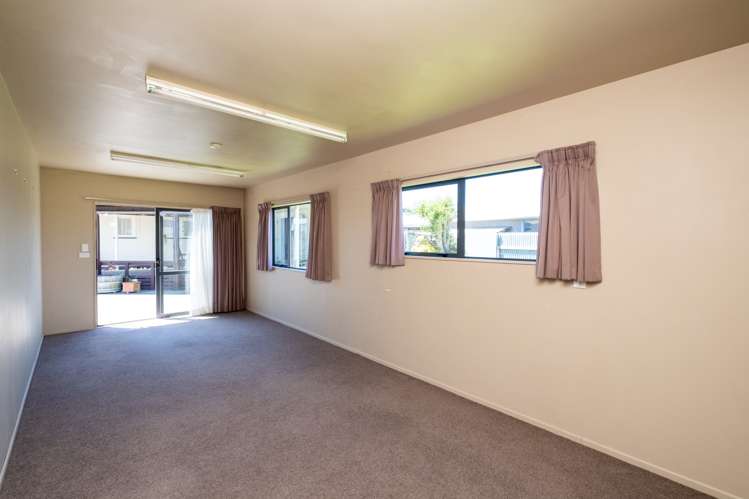 16 Tucker Lane Clive_19