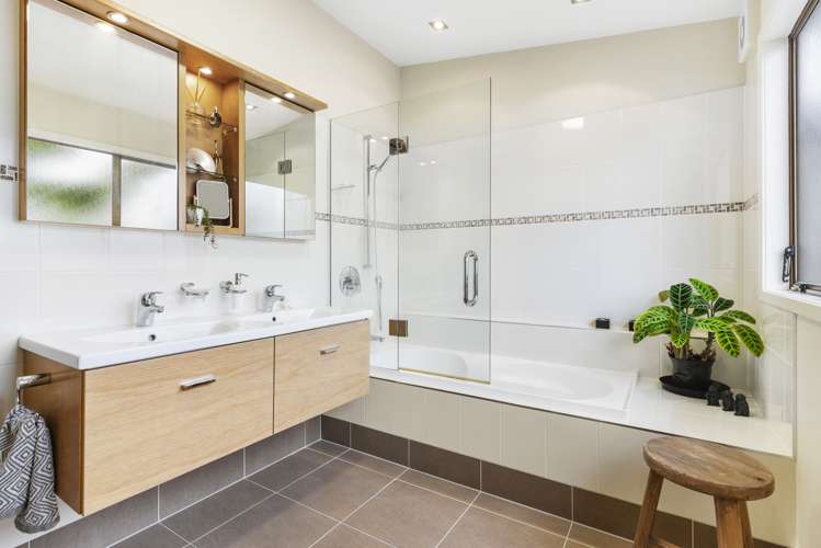 438 Beach Road Murrays Bay_6