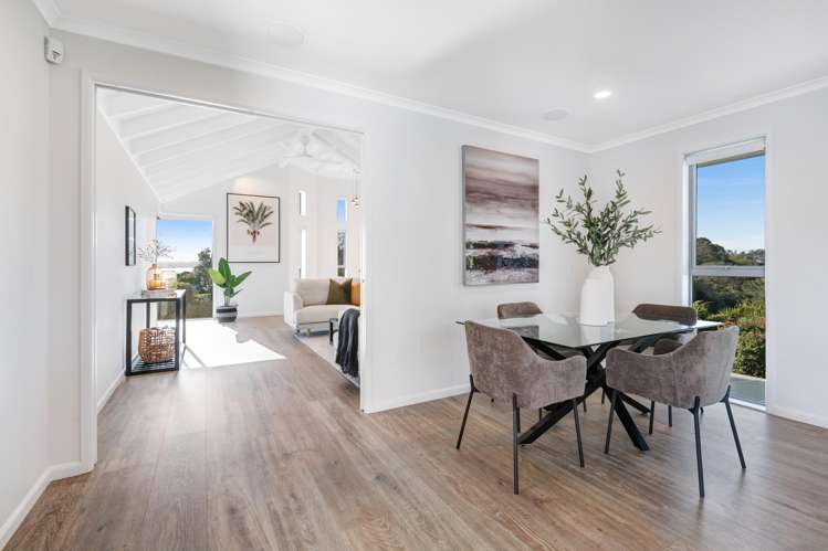 1/4 Roberts Road Matakatia_12
