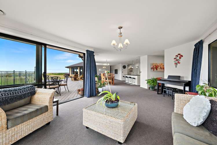 37 Ocean View Crescent Rarangi_16