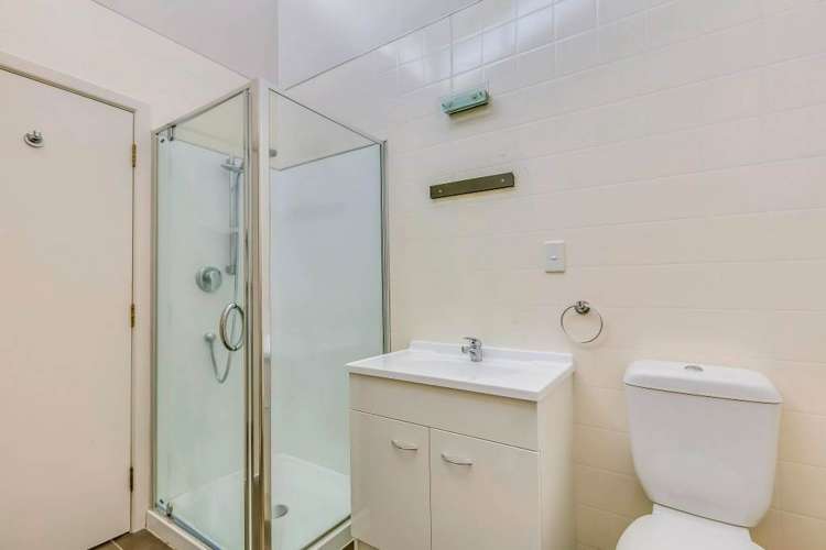 2/7 Lydia Avenue Northcote_11