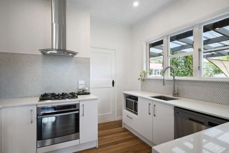 19 Captain Scott Road Glen Eden_8