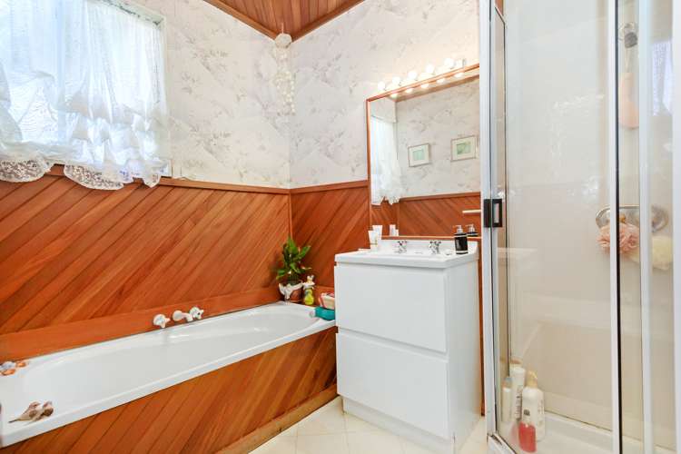 2 Burke Grove Naenae_8