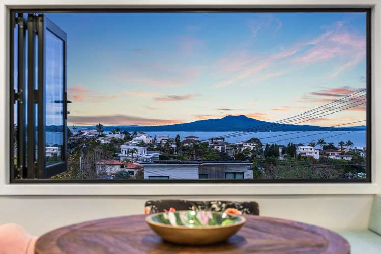 2/33 Parr Terrace Castor Bay_1