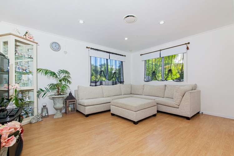 2/40 Granville Drive Massey_5