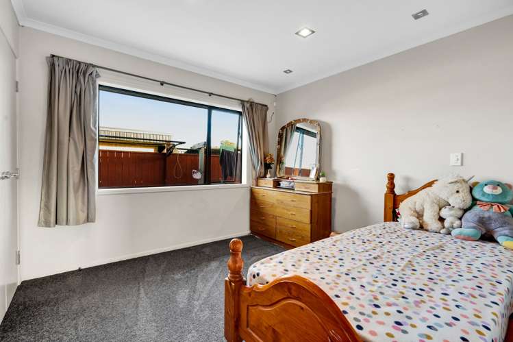 5d James Drive Bell Block_11