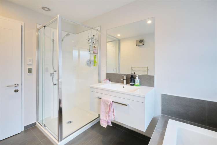 20 Robert Duncan Road Belfast_15