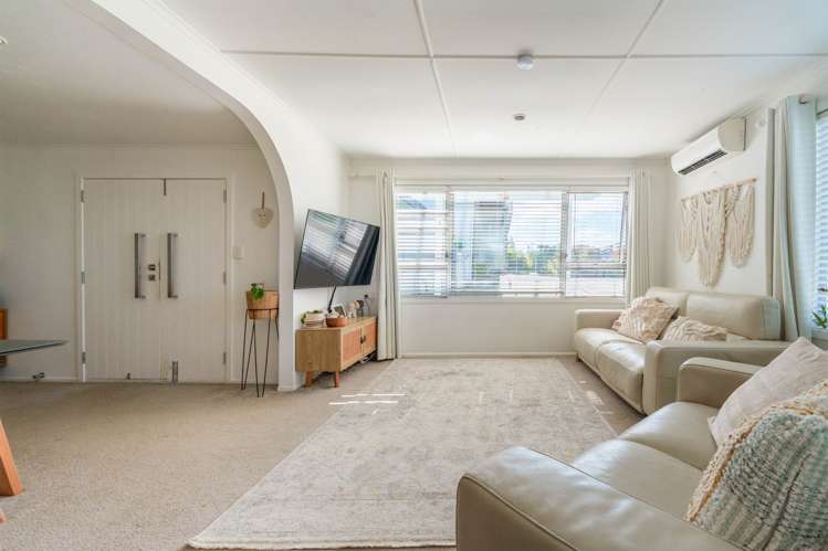 2/54 Lyons Avenue Murrays Bay_1