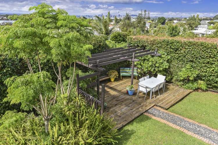 12 Martin Crescent Northcote_23