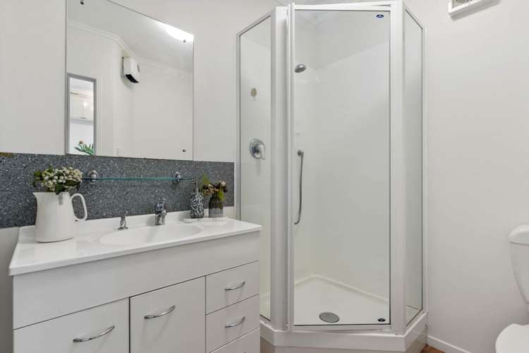 2/3 Howe Street Howick_15