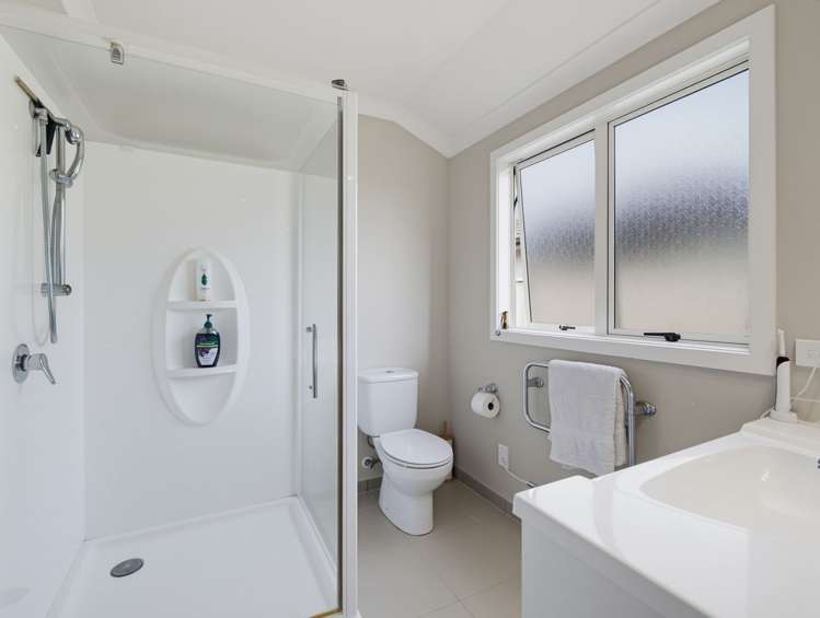 5 Pania Place Poraiti_12