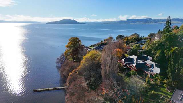 A Landmark Lockwood - Lakefront Position