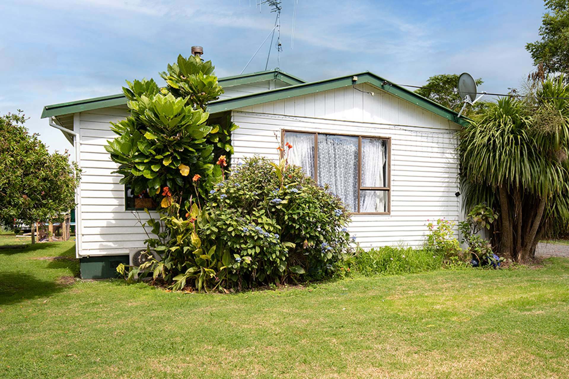 18 Canal West Road Waitakaruru_0