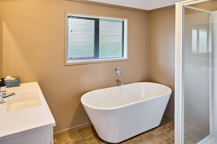 13 Halladale Road Papakowhai_15