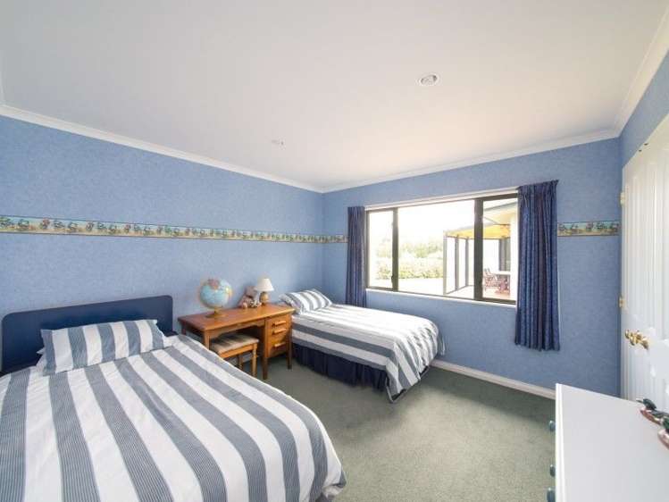 99 Spur Road West Feilding_12