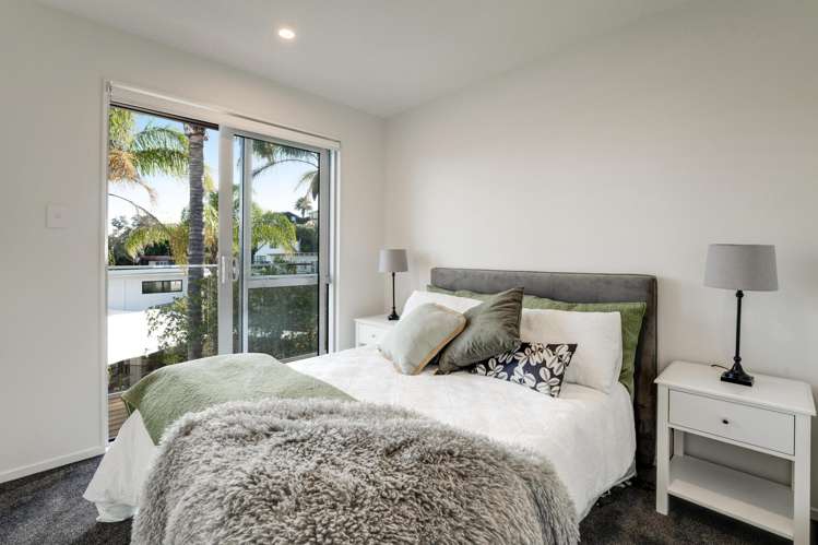 4/15 Sea Vista Avenue_0