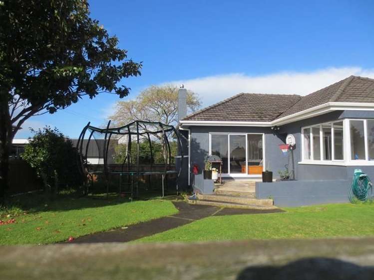 8 Warangi Street Strandon_1