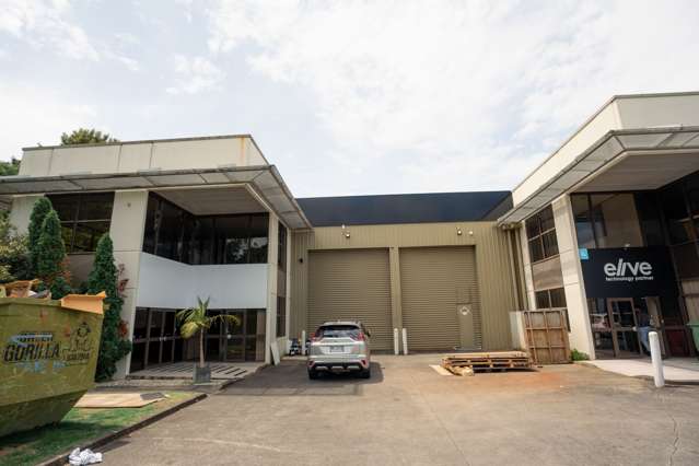 Unit 1(A)/7-8 Target Court Wairau Valley_1