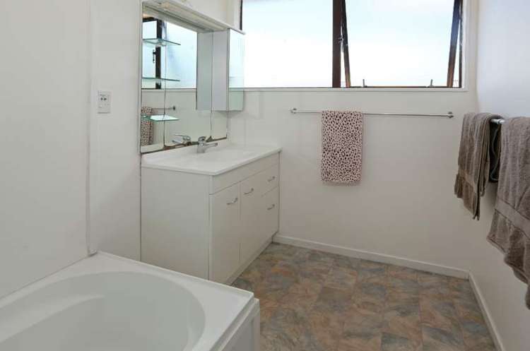 188 Solar Road Glen Eden_11