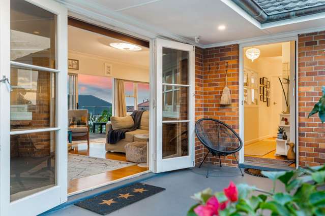 Generous Family Home + Teen Retreat - 200m2 approx