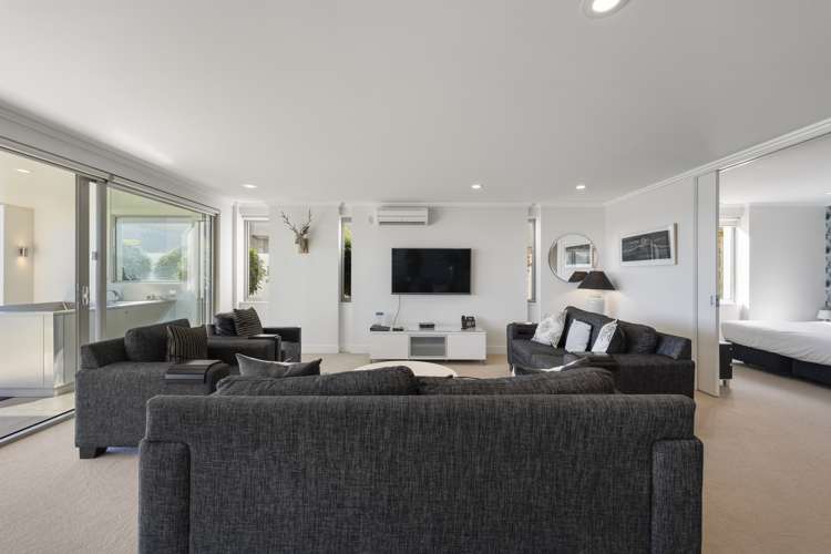 1/225 Lake Terrace Waipahihi_11