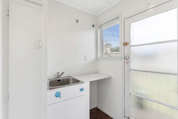 71 Vipond Road Stanmore Bay_11