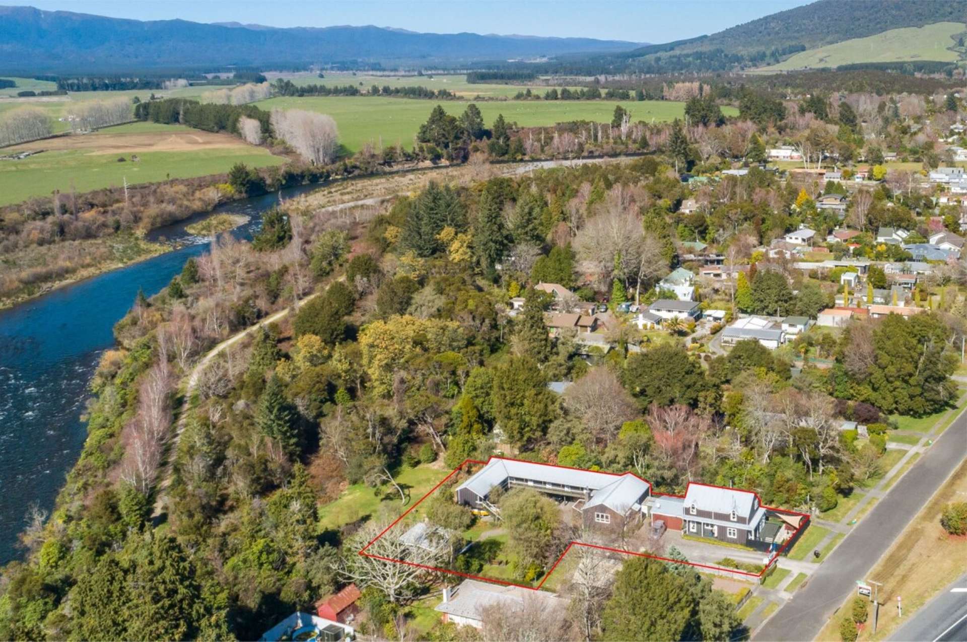 2/13 & 15 Taupahi Road Turangi_0