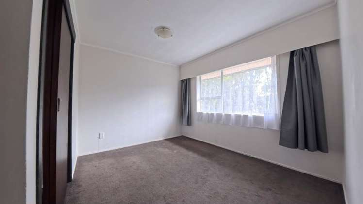 2/10 Landseer Place Blockhouse Bay_11