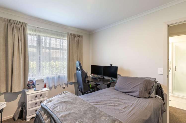 35 Noumea Drive Rangatira Park_9