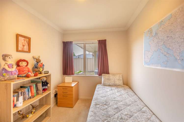 2 Arthur Close Clive_10