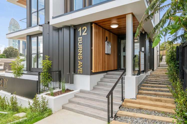 2/12 Burns Avenue Takapuna_1