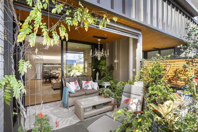 Comfort & beauty: secure garden apartment