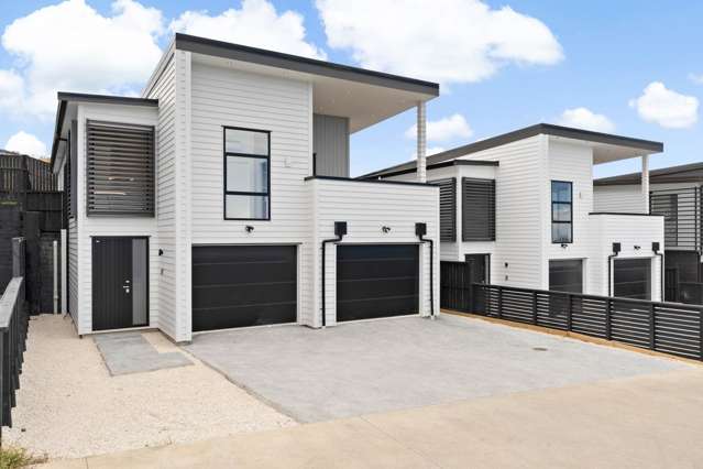 Modern Family Living in the Heart of Silverdale