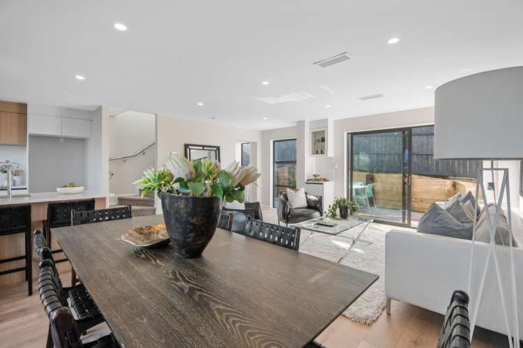 4F Meadowvale Avenue Forrest Hill_3