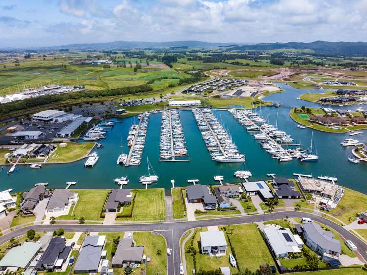 12 Finch Street One Tree Point_17